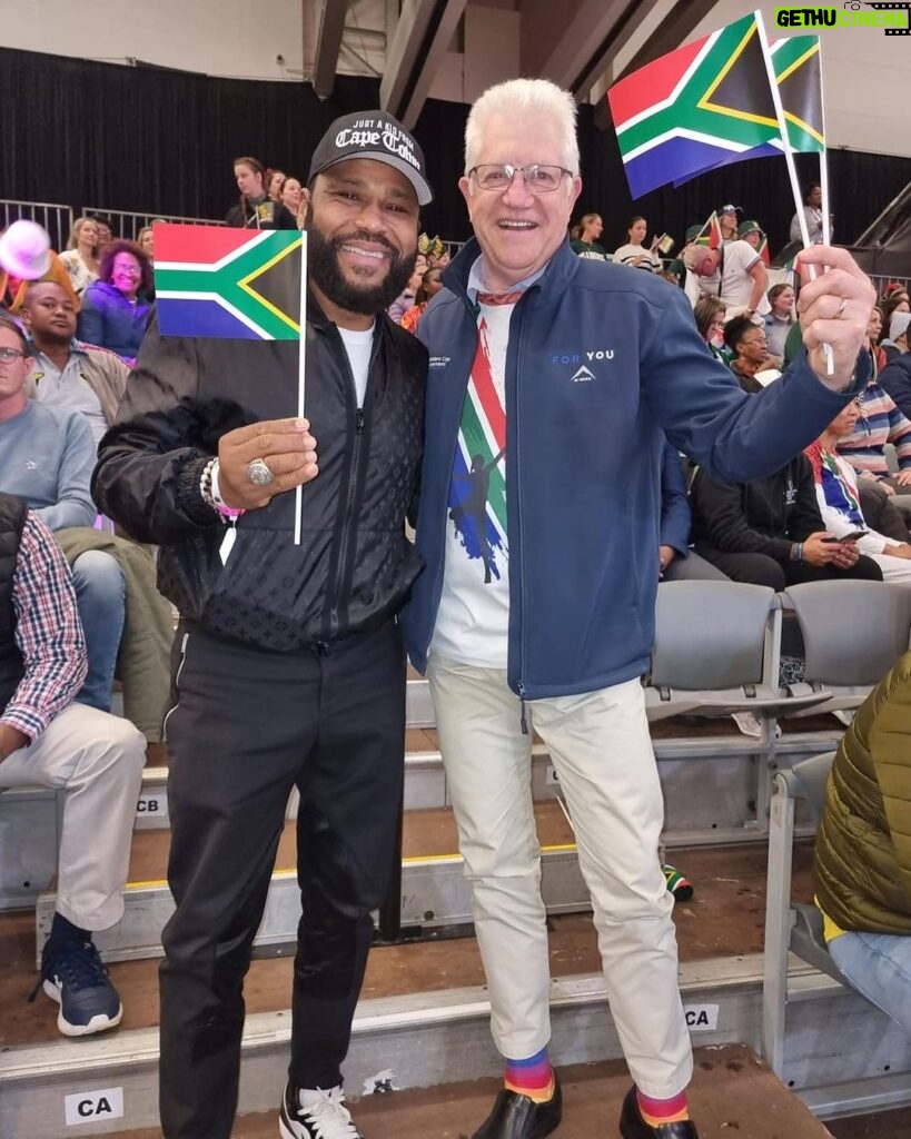 Anthony Anderson Instagram - Tonight was epic! Net Ball World Cup in Cape Town! South Africa vs New Zealand(last years World Cup champions) Tie game ended in a tie! 48-48! My mistake there is no overtime in #netball so it’s a draw. Now both teams stay alive to move forward to the next round. The energy in the building was crazy! Let’s go @sparproteas_netballplayer #fromcomptontocapetown #justakidfromcompton #huskyandhandsome #acbarbeque Cape Town, Western Cape