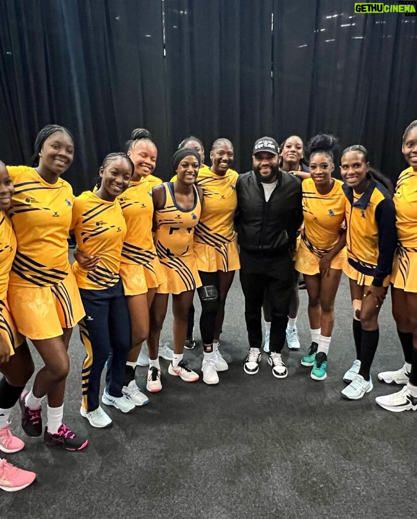 Anthony Anderson Instagram - Tonight was epic! Net Ball World Cup in Cape Town! South Africa vs New Zealand(last years World Cup champions) Tie game ended in a tie! 48-48! My mistake there is no overtime in #netball so it’s a draw. Now both teams stay alive to move forward to the next round. The energy in the building was crazy! Let’s go @sparproteas_netballplayer #fromcomptontocapetown #justakidfromcompton #huskyandhandsome #acbarbeque Cape Town, Western Cape