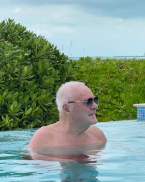 Anthony Hopkins Instagram - Sunny-Side-Up Saturday 🤪👍🏻☀️

@anthonyhopkinscollection