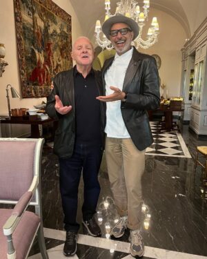 Anthony Hopkins Instagram - Friend Lost and Found in Florence😎😎
@jeffgoldblum