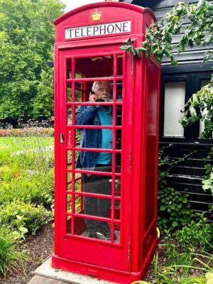 Anthony Hopkins Instagram - Put me through to Doctor Who. 
Need instructions on my next mission. 
Happy Sunday from across the pond. 😉