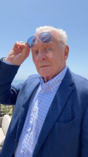 Anthony Hopkins Instagram - Sunday mood 😎
Always ready for my closeup 😜

🎼And The Waltz Goes On
📸 @taraarroyave