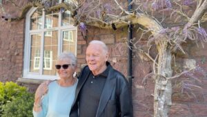 Anthony Hopkins Instagram - Thank you, Wales 🏴󠁧󠁢󠁷󠁬󠁳󠁿 Singing a Welsh childhood song with a dear friend.