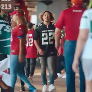 Anthony Ramos Instagram - Por La Cultura @jessyterrero 🎥
@elalfaeljefe 🎶
@lemon.andersen ✍🏽
@cinemagiants
@nfl @elsnapnfl