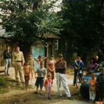 Anton Lapenko Instagram – Одна из моих любимых фотографий. Деревня. 1995 год. #семья