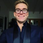 Antony Starr Instagram - Tonight was a special night. Many people went. Few were “chosen” but the evening was thing unto itself. I think these shots capture the soup. Love you fans! It’s all about youz xx But…also. There’s a whole village of people that make the machine function. They don’t get enough mention. Love d seeing some of them tonight xxx