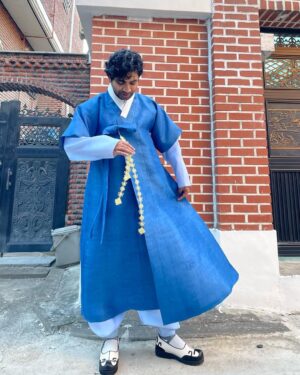 Anupam Tripathi Instagram - 신난다~행복하다~아름답다~예쁘다~사랑하는 마음을 담아 입을께요 :-) 친구가 직접 만든 한복 :-) #한복 고마워 🤩 병아리 :-)
@dasoda_hanbok :-)