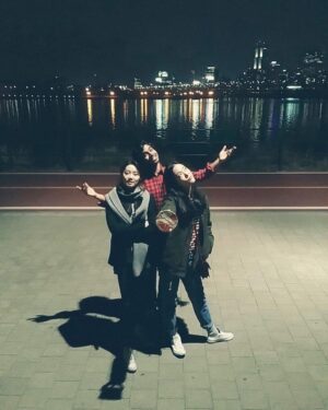 Anupam Tripathi Instagram - Rest In Peace Mydearfriend김미수 🙏 
미수의 미소가 참 아름답다 영원히….
친구야 지금 있는 곳에서도 신나게 연극을  하고 있어, 우리도 우리의 시간에 가서 같이 참여 할께…
미수야 보고 싶다 ㅠㅠㅠ