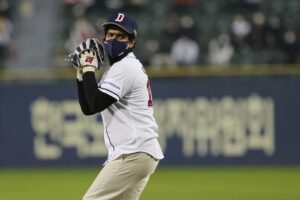 Anupam Tripathi Instagram - Thank you DoosanBears 🙏 @doosanbears.1982