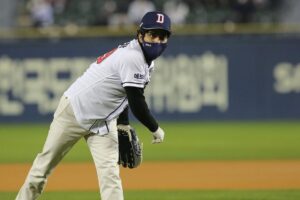 Anupam Tripathi Instagram - Thank you DoosanBears 🙏 @doosanbears.1982