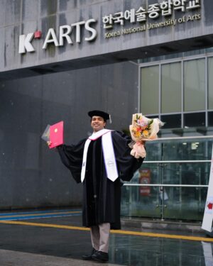 Anupam Tripathi Instagram - 졸업이다👨‍🎓:-)
Finally i graduated 🥳 👨‍🎓🙏
Journey from KV(kendriya Vidyalaya) to Karts(한국예술종합학교) 👨‍🎓🙏👨‍🎓

I dedicate this achievement of mine to my father Shri R.S .Tripathi. He would have been so proud that his son finally finished his studies:-) 

I know he is always watching me from somewhere within me and guiding me to move forward as life happens to me in good,bad,ugly but  finding a way happily through it.
Love you Miss you and always wanted to say you Thank you Papa :-)

And I also want to say that It’s the  blessings of my mother,my family,professors,teachers,friends who all guided me to work on self, improve and grow better through education:-)

Thank you AMA global scholarship to give me the opportunity to learn the craft which I enjoy the most Acting 🎭:-)

한예종 연기과 늘 고맙습니다 🙏:-)

Thank you 🙏 
Anupam is so happy today 😃😃😃:-)

@karts.global
pc @mikastoerkel thanks brother :-)