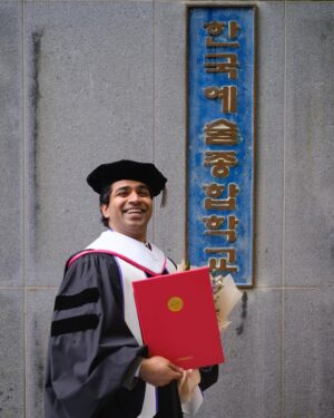 Anupam Tripathi Instagram - 졸업이다👨‍🎓:-)
Finally i graduated 🥳 👨‍🎓🙏
Journey from KV(kendriya Vidyalaya) to Karts(한국예술종합학교) 👨‍🎓🙏👨‍🎓

I dedicate this achievement of mine to my father Shri R.S .Tripathi. He would have been so proud that his son finally finished his studies:-) 

I know he is always watching me from somewhere within me and guiding me to move forward as life happens to me in good,bad,ugly but  finding a way happily through it.
Love you Miss you and always wanted to say you Thank you Papa :-)

And I also want to say that It’s the  blessings of my mother,my family,professors,teachers,friends who all guided me to work on self, improve and grow better through education:-)

Thank you AMA global scholarship to give me the opportunity to learn the craft which I enjoy the most Acting 🎭:-)

한예종 연기과 늘 고맙습니다 🙏:-)

Thank you 🙏 
Anupam is so happy today 😃😃😃:-)

@karts.global
pc @mikastoerkel thanks brother :-)