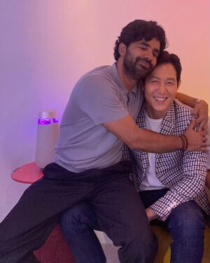 Anupam Tripathi Instagram - As always beautiful to meet and share some joyful moments with beautiful 🤩 이정재 선배님 :-) @from_jjlee 

Thank you for yesterday 선배님 @from_jjlee :-)