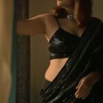 Anupama Agnihotri Instagram - 🖤 Outfit @ethnicplus.in Styled by @yourstylistforever 📸 @clicksart_versatile Mua @vanshikhachanglanimua Jewellery by @style_deintrepide @trending_influencers #reels #reelitfeelit #reelsinstagram #reelsvideos #saree #blacklove #fyp #page #explore #explorepage #look #looks #sections #anupmaagnihotri