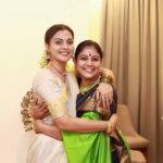 Anusree Instagram - To my lovely friends and colleagues from the industry ....you have been the reason I feel comfortable in this movie industry ...and you have been kind to add glitz and glamour to the house warming ceremony. I will never forget the effort you have taken from your busy schedules to bless me on jan 26 . Always want your friendship and blessings...Thanku all ..❤️ @laljosemechery @nami_tha_ @sunnywayn @dileepactor @nithinrenjipanicker @vishnuunnikrishnan.onair @maheswarirkrishnan @aditi.ravi @niranjanaanoop99 @surabhi_lakshmi @amal_ajithkumar @rachananarayanankutty @swasikavj @premjacob06 Clicks @pranavraaaj @pranavcsubash_photography