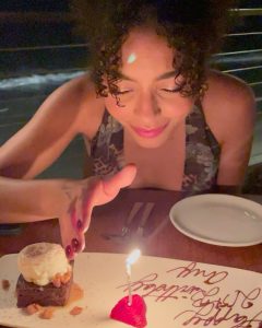 Any Gabrielly Instagram - This goes out to all the bouncers I’ve tricked before ✨✨✨ Obrigada por todo o carinho no meu aniversário, esse ano foi o mais complexo da minha vida e eu sou muito grata por ter pessoas queridas e fãs tão incríveis pra me acompanharem durante ele. 21 vem com força, com música, muitas baladas e acima de tudo com muito amor. Obrigada do fundo do meu 🤍 Los Angeles, California