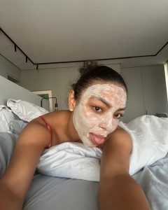 Any Gabrielly Instagram - Obrigada Rio por ser o melhor retiro do mundo 🤍✨ Um agradecimento especial ao @belmondcopacabanapalace e ao @laurosoliveira por fazerem da experiência na cidade maravilhosa a melhor possível! Voltei com uma coleção de camisetas do BR. Ainda queria ⭐️ mas já estou em SP, ultima foto de hj cedinho 👀 #100doCopa Copacabana Palace, A Belmond Hotel