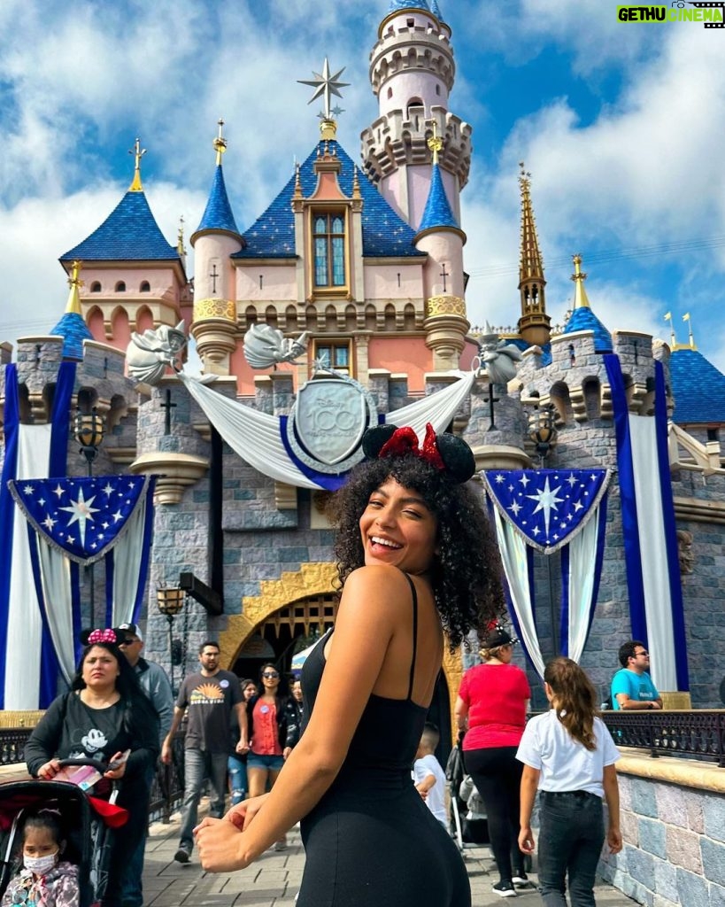 Any Gabrielly Instagram - When you wish upon a star your dreams come trueeee 💫🤍 Disneyland