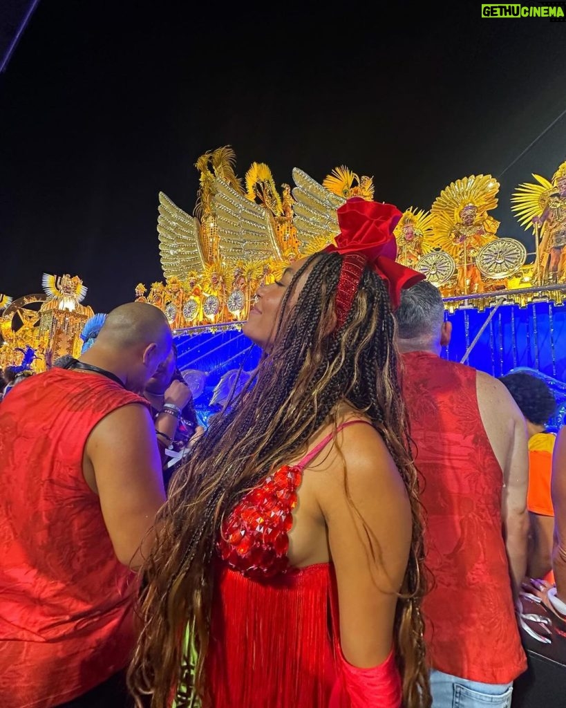 Any Gabrielly Instagram - Sapucaí dia 1 foi lindo demais! Carnaval enche a alma ❤️🌹 Rio de Janeiro, Rio de Janeiro