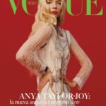 Anya Taylor-Joy Instagram - 🕊🩸🕊 Ni puedo explicar el orgullo que tengo sabiendo que mi primer reportaje para Vogue resulta en tres tapas para Espana, México y Latino America :) Gracias a este equipo espectacular… ¡un besote!