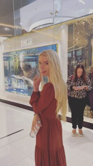 Anya Taylor-Joy Instagram - 🤫Mmmmhmmmm🤫