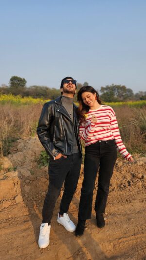 Aparna Dixit Instagram - Guess what we upto!! 💃🏻🕺
P.s: We made this reel just after discussing how we both are bad at it 😛