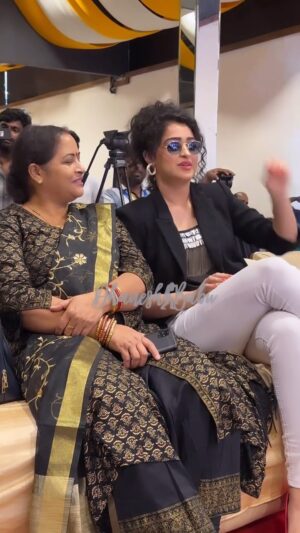 Apsara Rani Instagram - Repost- @endless_celebrity Mom Love ❤️#apsararani With Mom 😘
@apsararaniofficial_