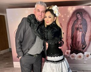 Aracely Arámbula Instagram - Feliz Día del padre mi amado @drleoarambulaoficial gracias por ser el mejor hermano Padre y tío gracias por siempre llevar de tu mano a mis hijos y ayúdame a guiarlos con todo el AMOR con toda  sabiduría y con todo lo mejor por llenarlos de risas ✨🙏✨♥️🎂🎉 TE AMAMOS celebrando porque el cielo tiene fiesta con nuestra chuladita. ✨🙏✨🎂🎊🥳😘