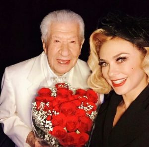 Aracely Arámbula Instagram - FELIZ CUMPLEAÑOS 🎂🎁🎉🎈🎊 Mi adoradisimo MAESTRO Don Ignacio LopezTarso que DIOS lo siga llenando de AMOR ,de infinita SALUD  y de la gran admiración del público que tanto lo quiere  Felicidades lo Amamos mucho !!!!! HAPPY BIRTHDAY 🎂🎉🎈
