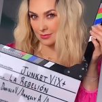 Aracely Arámbula Instagram - Hoy se estrena !!!! #LaRebelión quien quiere conocer esta historia ?…. Hoy por @vixplus ♥️😘😘😘😘🎬👠👗👠👗 💇‍♀️@jorgebeltranhair 💄@daniellezama