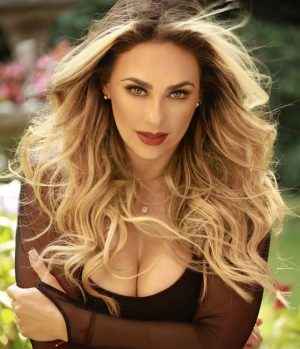 Aracely Arámbula Instagram - FELIZ MARZO 🙏❤️🎵🎼🥳 a Celebrar la Vida 🙏 …..