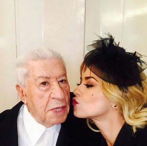 Aracely Arámbula Instagram - FELIZ CUMPLEAÑOS 🎂🎁🎉🎈🎊 Mi adoradisimo MAESTRO Don Ignacio LopezTarso que DIOS lo siga llenando de AMOR ,de infinita SALUD  y de la gran admiración del público que tanto lo quiere  Felicidades lo Amamos mucho !!!!! HAPPY BIRTHDAY 🎂🎉🎈