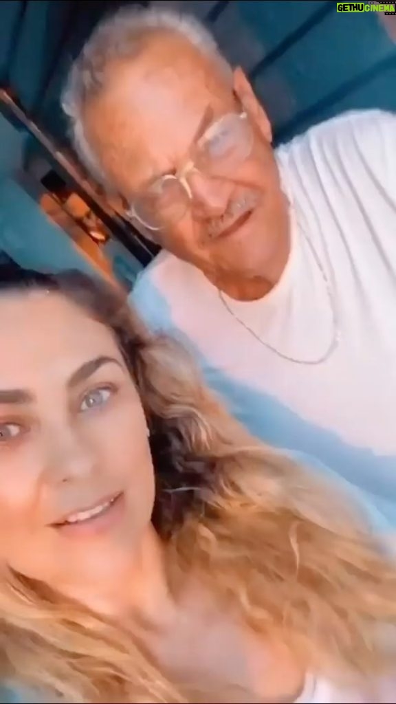 Aracely Arámbula Instagram - Un día muy especial para seguir recordando y honrando tu VIDA ✨🙏✨🫶 benditos videos que hacen sonreír y latir más al corazón de felicidad tiempo hermoso que a pesar de una pandemia pudimos estar juntos y abrazarnos mucho y saberte muy AMADO veo el video y vuelvo a vivir y abrazar el momento me sigo llenando de AMOR ETERNO DE AMOR DEL BUENO DEL QUE NUNCA DE LOS NUNCAS MUERE ✨🫶✨🍀🌼🌺💐🌷🌸🌹🍁🍀🌹☘️🌿💐🌷🌹🌸🍀🌼ABRAZOS INFINITOS AL CIELO hoy y cada día INFINITAS BENDICIONES ✨✨✨✨🫶