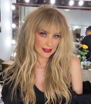 Aracely Arámbula Instagram - FELIZ SÁBADO ♥️ mis Soñadores