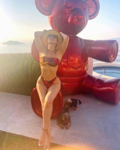 Aracely Arámbula Instagram - Deseándoles que la pasen súper!!! 💐🌸🌺🌼🌹💐💃Muy Feliz día de San Valentín ♥️ mi #Arafamilia bella siempre en mi corazón 😘✨