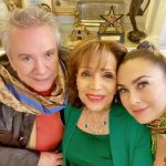 Aracely Arámbula Instagram - FELIZ FELIZ FELIZ CUMPLEAÑOS!!! 🎂🎁🎉🎈🎊 mi adorado Rubins ayer hablamos para desearte LARGA VIDA CON TODA LA SALUD Y MILLONES DE BENDICIONES!!! desde mi locación donde se complicaba la señal para subirles estas fotos de hermosos recuerdos celebró mucho tu vida querido @ruben_lara_ tu sabes cuánto te queremos mi familia y yo y aquí recierdos en mi tierra 🙏🏻♥️ Chihuahua que Alegría siento ver estas fotos me sigo emocionando igual que cuando era niña iba a ese Teatro de los Héroes y soñaba estar ahí y aquí la muestra donde se cumplió ( Lis sueños de cumplen 🙏🏻♥️ no dejemos de perseguirlos y trabajar pars lograrlos con todo el Amor y toda la dedicación) ♥️ soñaba con ser Artista actuar cantar y andar de gira 🎬🎭 gracias por ser un gran amigo y por cumplir juntitos estos sueños y los que faltan FELICIDADES 🎉 QUERIDO NUESTRO !!! Happy Birthday 🎂🎊♥️ TE AMO 🌹♥️