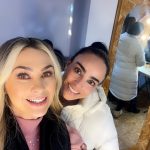 Aracely Arámbula Instagram - Happy birthday 🎂🎊… to you !!!! Happy birthday boniiiii … rra 🎤🎼🎬🎭🥇 happy birthday a mi Boni ……Feliz Cumpleaños @karlaa.anzaldo 🎂🎉🎁🎈🎊 y aquí con las dos cumpleañeras Boni miami que fue en enero pero que lindo poder celebrar su Vida !!! Habíamos estado celebrando mucho mi #arafamilia bella que ni tiempo de subirles fotos del 17 que ya saben es cumple de @veropeque y hoy de Karlita 🎂🎊🎁 comenzamos a festejar desde ayer en las grabaciones con @dani.vega.h 😘😘🎊 mi Boni Larga Vida con toda la Salud e infinitas bendiciones que seas muy feliz y que no paren las risas y carcajadas que siempre nos aventamos 🤭😂👏🏻👏🏻👏🏻👏🏻👏🏻 que seas tan FELIZ cómo estás ahorita y así sea por siempre TE QUIERO ❤️ LAS QUEREMOS bonirras cumpleañeras !!!! 🎂🎊👌🏻👏🏻👏🏻👏🏻👏🏻👏🏻👏🏻👏🏻 🎂🎊❤️❤️