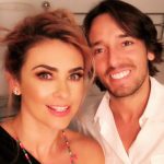 Aracely Arámbula Instagram - Recuerdos tan lindos con mi querido Jesús Cordero grandes momentos compartidos 👌🏻😘 abrazos y gracias por tu Talento y tu buena onda de siempre contagiando la mejor energía !!! Abrazos hasta miami a ti y a mi equipo lindo de esa sesión @veropeque @makeupbyade @genaromaldo Jeny Art & @ashlyshands 😘😘😘😘😘 .#Loveit 🎭♥️😘
