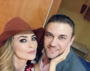 Aracely Arámbula Instagram - Feliz Día del padre mi amado @drleoarambulaoficial gracias por ser el mejor hermano Padre y tío gracias por siempre llevar de tu mano a mis hijos y ayúdame a guiarlos con todo el AMOR con toda  sabiduría y con todo lo mejor por llenarlos de risas ✨🙏✨♥️🎂🎉 TE AMAMOS celebrando porque el cielo tiene fiesta con nuestra chuladita. ✨🙏✨🎂🎊🥳😘