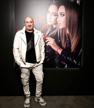 Aram Ananyan Instagram - Столько всего в этом мире, о чём надо подумать. Зачем забивать себе голову тем, чего уже не вернёшь, — лучше думать о том, что ещё можно изменить в жизни. Вы должны осознавать то, что люди имеют право мыслить не так, как мыслите вы, и не делать того, чего вы от них ожидаете. Скорее всего они любят вас, но их любовь может проявляться не так, как хотите этого вы и всё дело в мыслях.
Мысль — начало всего!!!