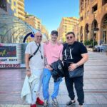 Aram Ananyan Instagram - В прекрасном месте с родными людьми ❤️ Наслаждайтесь каждой минутой своей жизни и никогда не ищите привлекательный внешний вид, потому что со временем он меняется. Не ищите идеальных людей, потому что их не существует. Прежде всего, ищите человека, который знает себе цену, ценит Вас и готов ради Вас на многое. Я живу по формуле 4-х видов Любви: 1. к Богу; 2. к жизни; 3. к семье; 4. к друзьям. - Бог, потому что это и есть сама жизнь. Бог нас всегда окружает теми людьми, с которыми нам необходимо исцелиться от своих недостатков. Бог смотрит не на ваши медали, степени и дипломы, а на Ваши шрамы. Где любовь, там и Бог!!! - Жизнь, потому что она очень коротка. Жизнь состоит не в том, чтобы найти себя. Жизнь состоит в том, чтобы создать себя. - Семья, потому что это твоя крепость и она уникальна. Семья - главное и ценное в жизни. Сначала та, в которой ты рождаешься, а затем та, которую создаешь сам. - Друзья, потому что они редкость. Истиной дружбой, могут быть связаны те люди, которые умеют прощают друг другу мелкие недостатки. Дружба как Брилиант. Встречается редко, стоит дорого и имеет очень много подделок. Настоящая дружба правдива и отважна. Близкие мне люди у меня в мыслях. Любимые - в сердце. Дорогие - в молитвах. А кому-то повезло трижды 🖤 Цените, то что имеете!!! Yerevan, Armenia