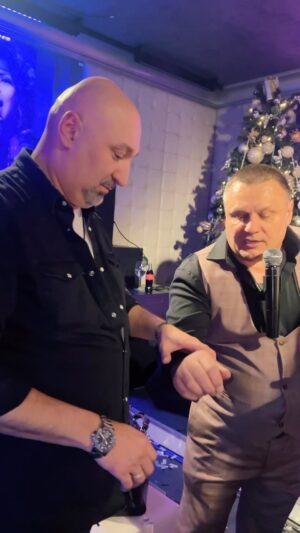 Aram Ananyan Instagram - Истинная дружба может противостоять течению времени. Она щедра и не требует ничего взамен, кроме преданности!!! Люблю Вас всех 🫶🏼 и безгранично благодарен за дружбу 😘

Отметить всех не получилось, но в сообщениях продолжу 💬