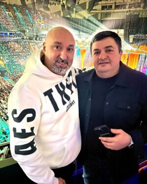 Aram Ananyan Instagram - Родной мой человек @umar_archer 🫶🏼
Сегодня день твоего рождения, и я хочу пожелать тебе от всего сердца счастья!!! Пусть каждый новый день приносит тебе только радость и удачу. Хочу, чтобы ты всегда был здоров, бодр и полон энергии. Пусть все мечты сбываются, а твои планы успешно осуществляются. И пусть, самое главное, твоя жизнь будет наполнена любовью. Любовью - к семье, к родным, к близким, к друзьям и братьям. С днем рождения мой родной 🥳🍹 Люблю тебя большой братской любовью 🩶 #happybirthday #mybrother #umararcher 🎁