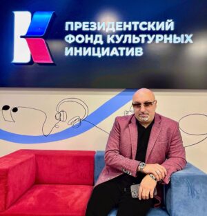 Aram Ananyan Instagram - Ни при каких обстоятельствах не следует терять надежду. Чувство отчаяния - вот истинная причина неудач. Помните: вы можете преодолеть любую трудность. Будьте спокойны, даже оказавшись в сложной и запутанной ситуации: это мало повлияет на вас, если ваш ум невозмутим. Напротив, если ум позволяет вам гневаться, то вы утратите покой, даже если окружающий мир будет безмятежным и уютным.