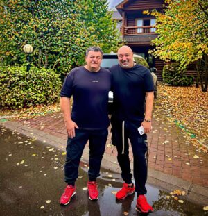 Aram Ananyan Instagram - 🤲🏻 10 признаков того, что у вас все хорошо:

• У тебя есть крыша над головой
• О тебе есть кому беспокоиться
• У тебя доброе сердце
• Ты не жалуешься на жизнь
• У тебя есть чистая вода
• Сегодня ты поел
• Ты можешь дышать
• У тебя есть мечта
• У тебя есть близкие люди
• У тебя есть чистая одежда

Если Вы соответствуете этим пунктам, то Вы уже богаче 70% людей планеты 🌍