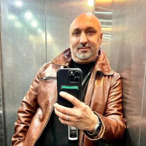 Aram Ananyan Instagram - Знать себе цену – это главный ключ к успеху. Всем плевать на ваши проблемы. Выкладывайтесь на максимум и будут результаты!!! 🫵🏼🔥 

И помните, прогресс происходит за пределами вашей зоны комфорта.