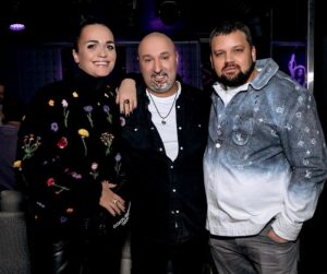 Aram Ananyan Instagram - День рождения прошел, фотки начали поступать и первую часть выкладываю.
Спасибо огромное всем нашим друзьям за то, что нашли время и приехали разделить с нами праздник🫶🏼 
@umar_archer 🎂