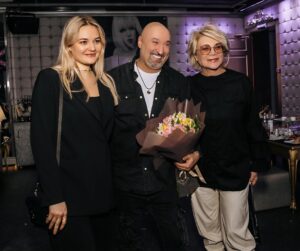 Aram Ananyan Instagram - День рождения прошел, фотки начали поступать и первую часть выкладываю.
Спасибо огромное всем нашим друзьям за то, что нашли время и приехали разделить с нами праздник🫶🏼 
@umar_archer 🎂