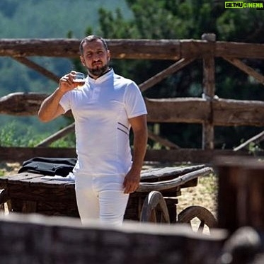 Ararat Keshchyan Instagram - Первый парень на деревне. 😎 #отпуск #кино #гайдулянмолодец Сытый Лось Кунцево