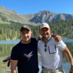 Ararat Keshchyan Instagram – Какая неожиданная встреча, и какое классное приключение. Очень рад был встрече, друг мой. @igorsivovv 👌🏼🤟🏼😎 #рудн #4татарина #алтай Каракольские озёра